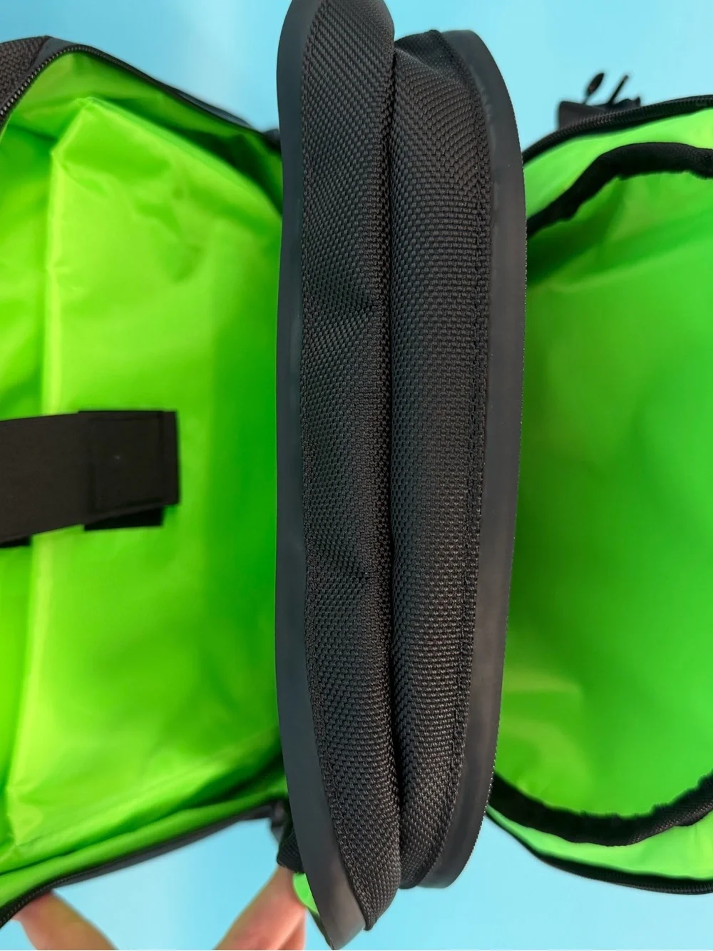 NWT Razer Rogue v3 16” Gaming Laptop Backpack Travel Carry On backpack